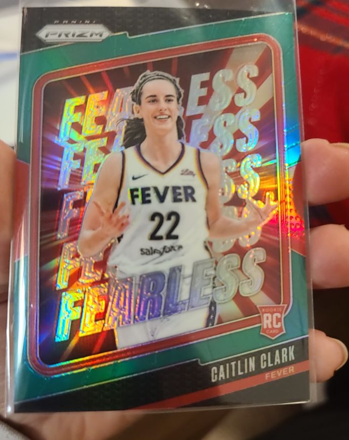 2024 Panini Prizm WNBA #10 Caitlin Clark Fearless Rookie — front