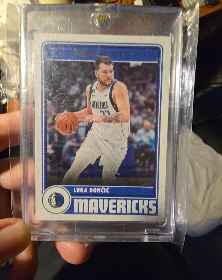 2023-24 Panini NBA Hoops #295 Luka Dončić — front