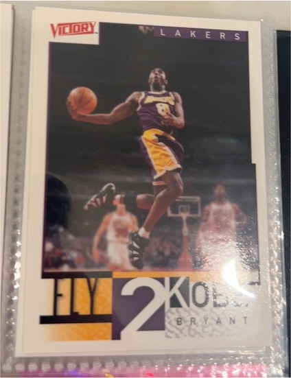 2000-01 Upper Deck Victory #290 Fly 2 Kobe Bryant — front