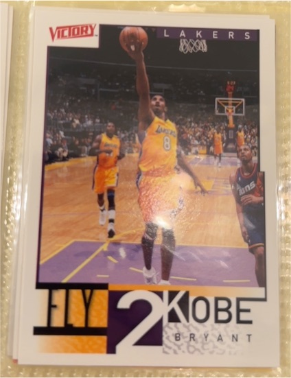 2000-01 Upper Deck Victory #303 Fly 2 Kobe Kobe Bryant — front