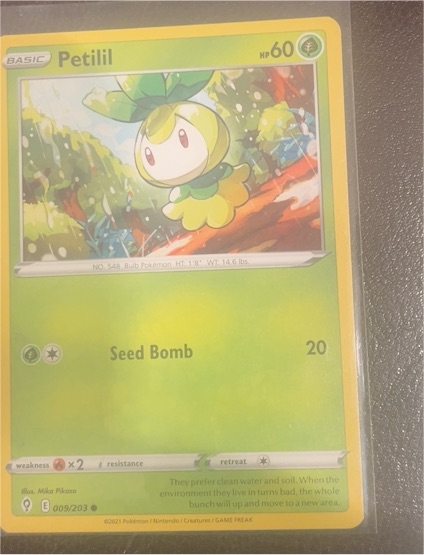 2021 Pokémon SWSH07: Evolving Skies #009 Petilil — front