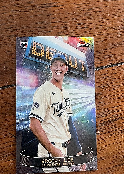 2025 Topps Finest Debut #D-2 Brooks Lee — front