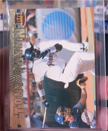1997 Pacific Crown Collection #424 Tony Gwynn — front