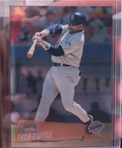 2000 Topps Stadium Club Chrome #137 Tony Gwynn — front