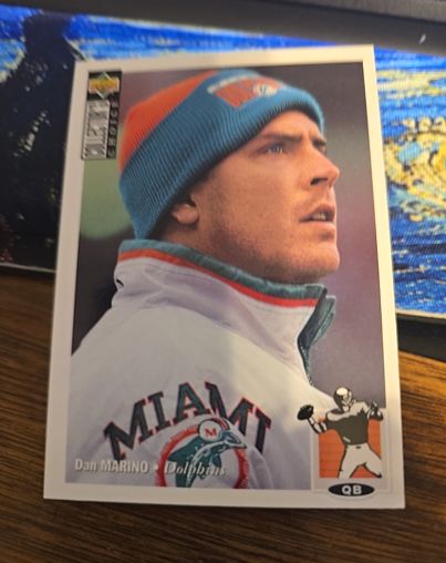 1994 Upper Deck Collector's Choice #147 Dan Marino — front