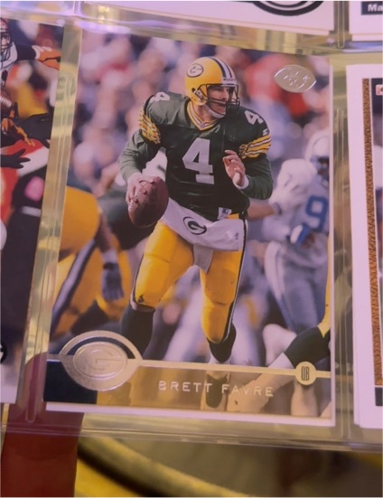 1996 Leaf #44 Brett Favre — front