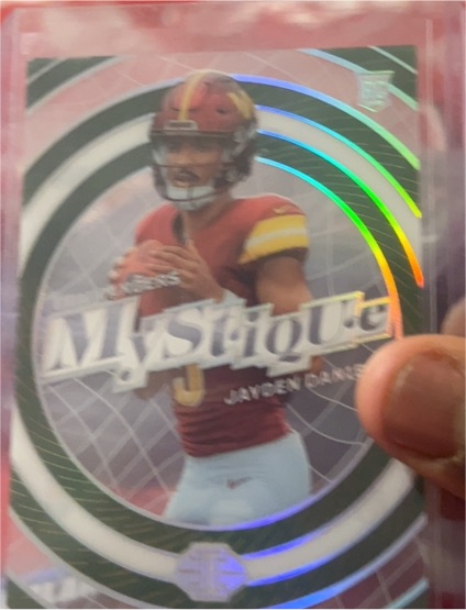 2024 Panini Illusions #4 Jayden Daniels Mystique — front