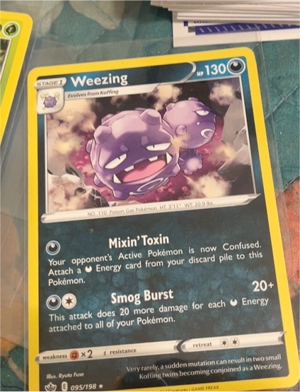 2021 Pokemon TCG Chilling Reign #095 Weezing — front