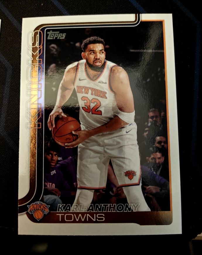 2025-26 Topps #19 Karl-Anthony Towns — front