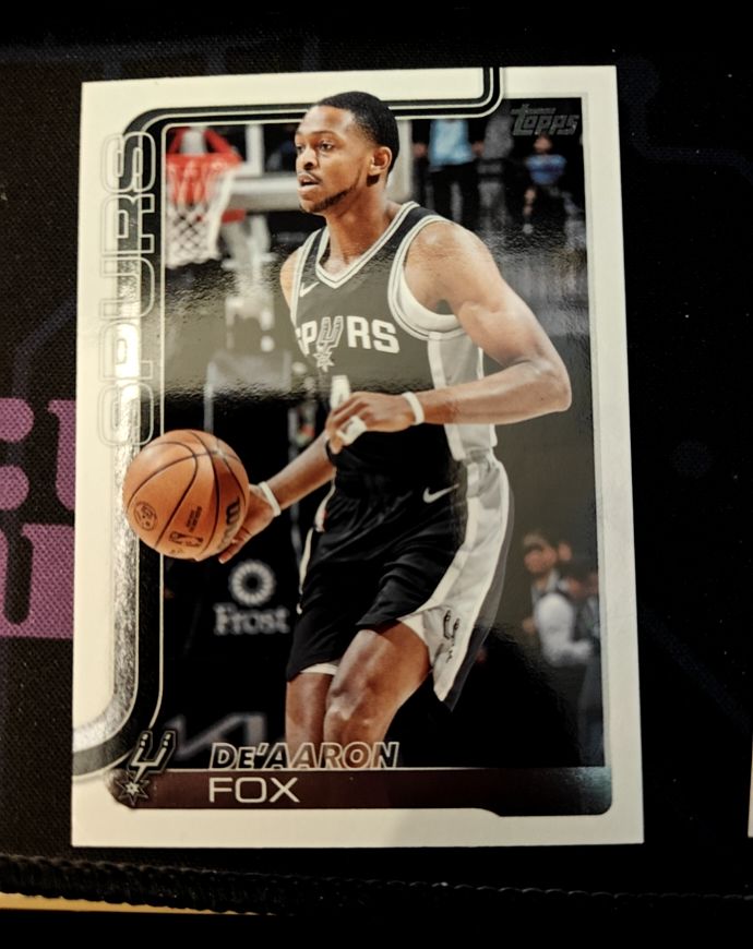 2025-26 Topps #196 De'Aaron Fox — front