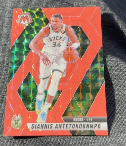 2024-25 Panini Mosaic #13 Giannis Antetokounmpo — front