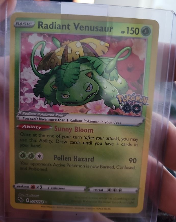 2022 Pokémon TCG Radiant Venusaur #004 — front