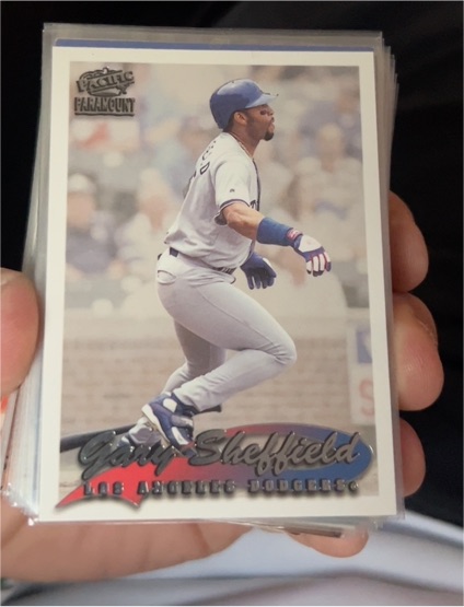 1999 Pacific Paramount #23 Gary Sheffield — front