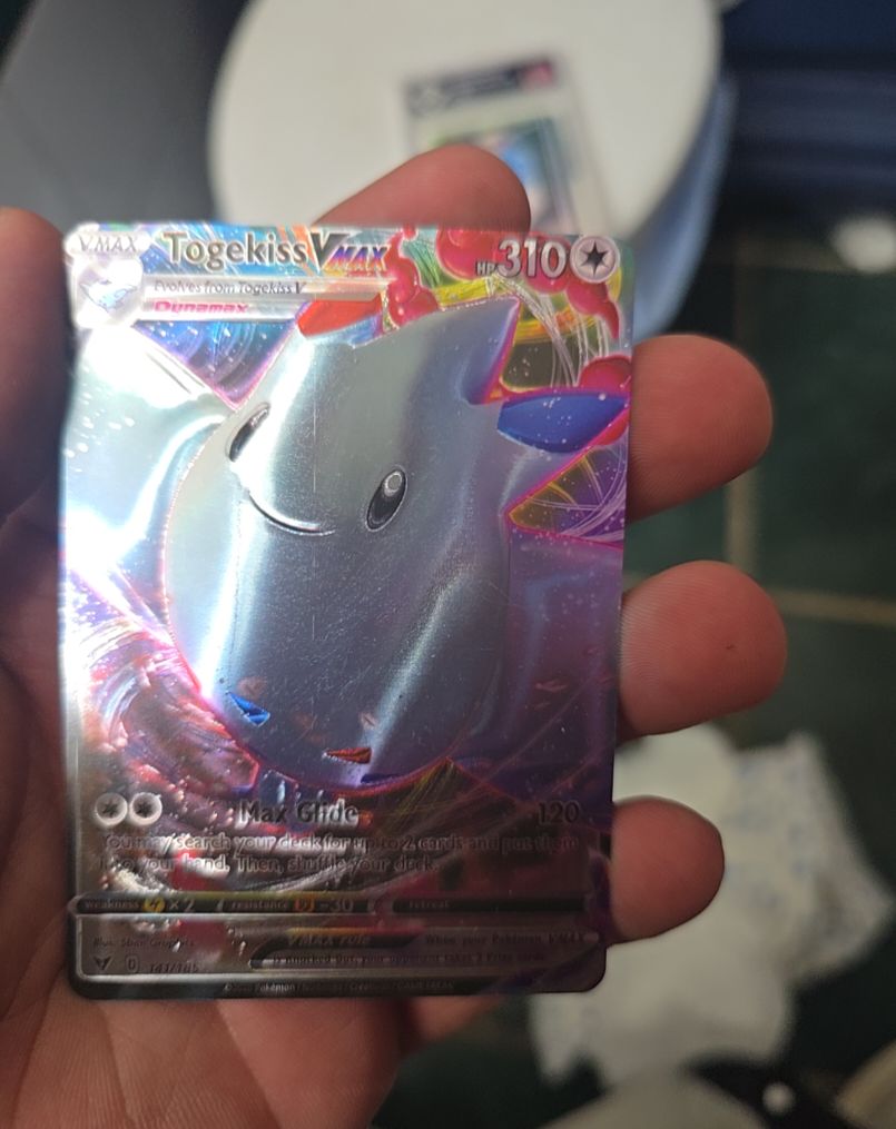 2020 Pokémon Vivid Voltage #141 Togekiss VMAX — front