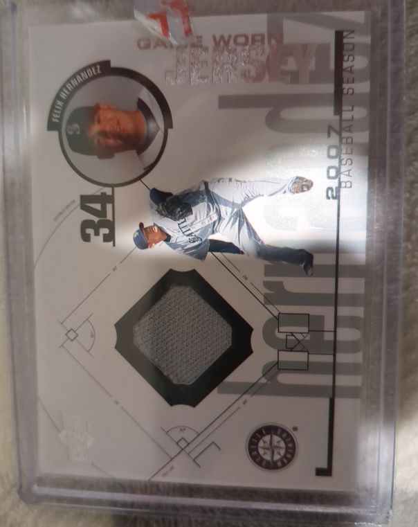 2007 Upper Deck Game Worn Jersey #98-FH Felix Hernandez — front