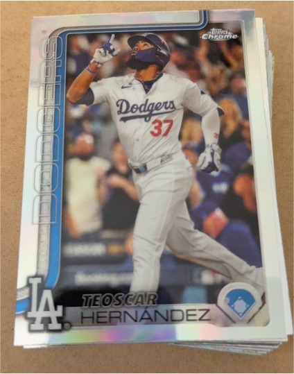 2025 Topps Chrome #128 Teoscar Hernandez — front