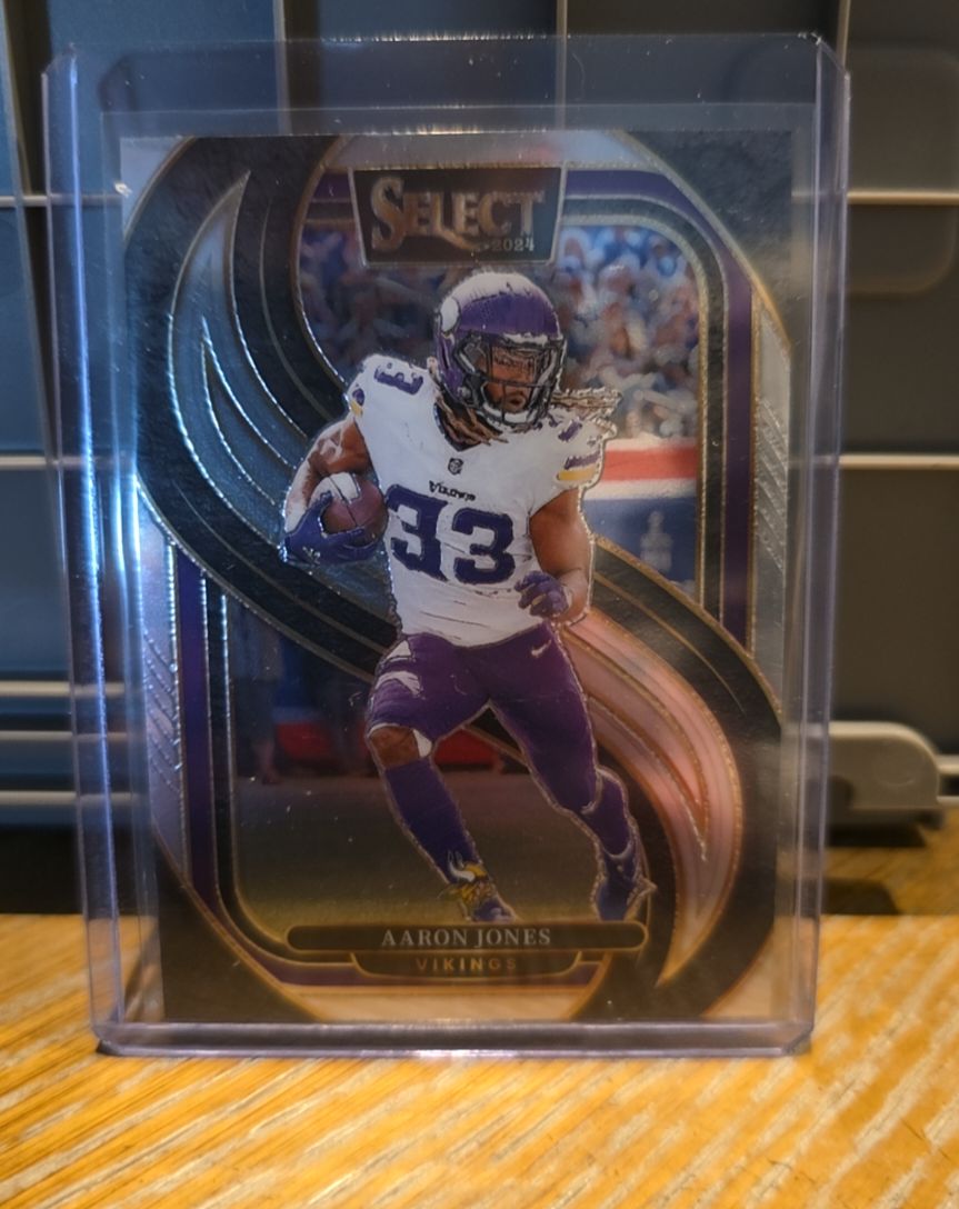 2024 Panini Select #102 Aaron Jones — front