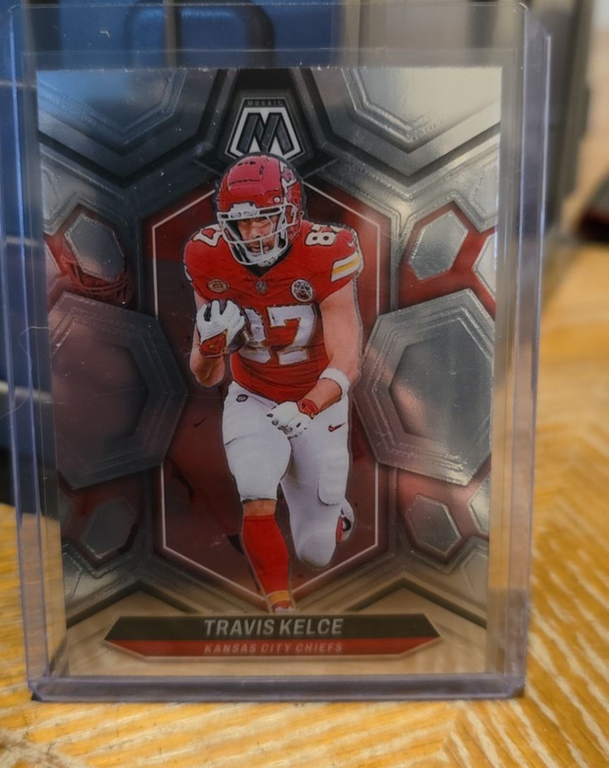 2024 Panini Mosaic #110 Travis Kelce — front