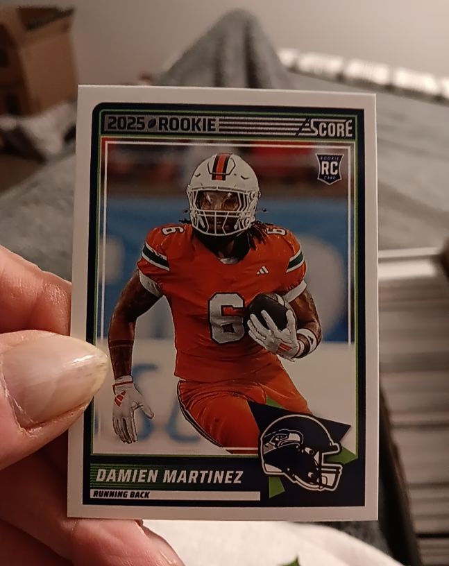 2025 Panini Score #46 Damien Martinez — front