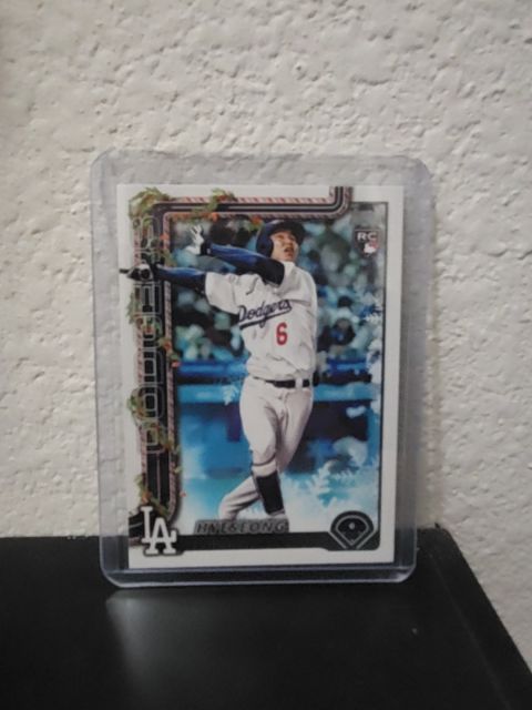 2025 Topps Holiday #H174 Hyeseong Kim — front