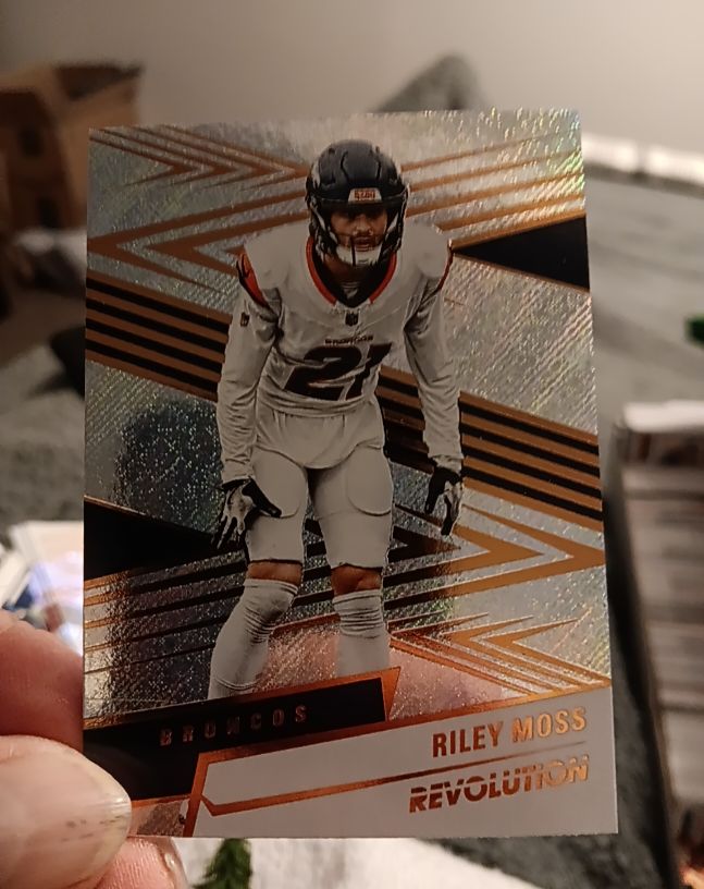 2025 Panini Revolution #108 Riley Moss — front