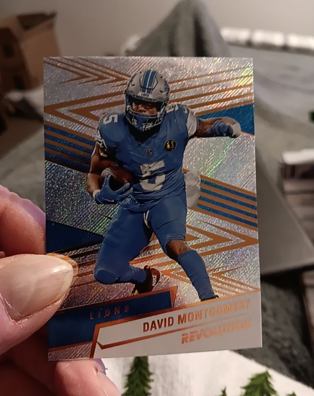 2025 Panini Revolution #105 David Montgomery — front