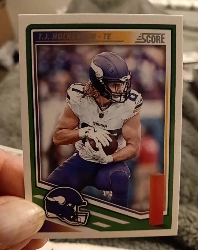 2025 Panini Score #101 T.J. Hockenson — front