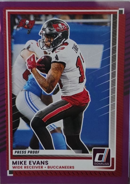 2025 Donruss #11 Mike Evans — front