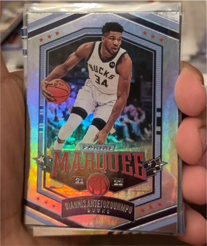 2021-22 Panini Chronicles #362 Giannis Antetokounmpo — front