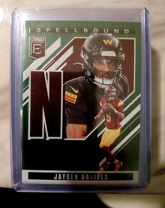 2025 Panini Donruss Elite Spellbound Jayden Daniels #10 Green — front