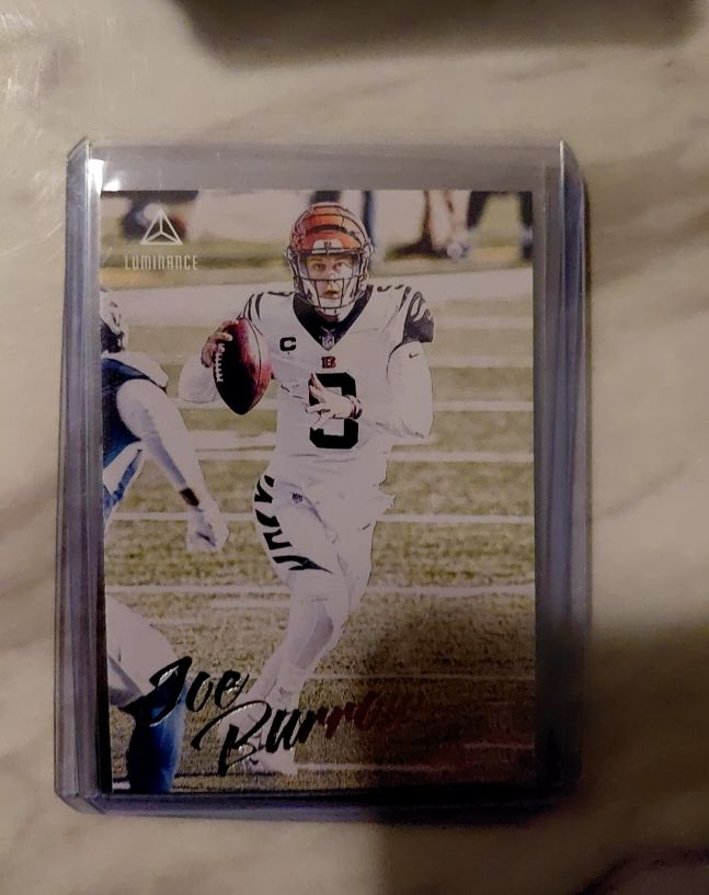 2020 Panini Chronicles Luminance Update Rookies #201 Joe Burrow — front