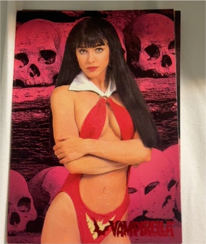 1995 Topps Visions of Vampirella #37 — front