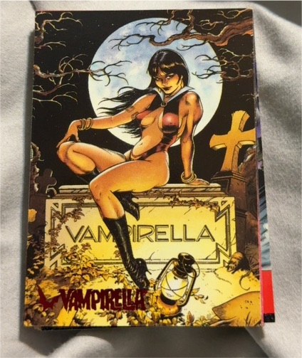 1995 Topps Visions of Vampirella #58 Vampirella — front