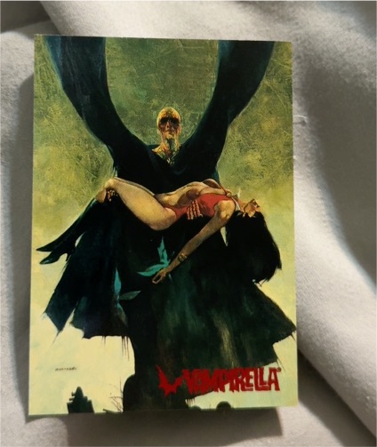 1995 Topps Vampirella #8 The Genesis of Vampirella — front