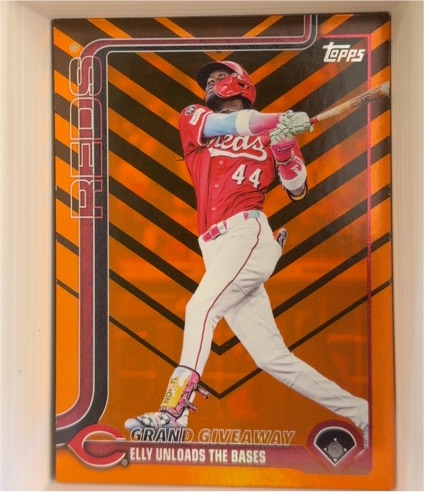 2025 Topps Update #US235 Elly De La Cruz Grand Giveaway Holiday Foil — front