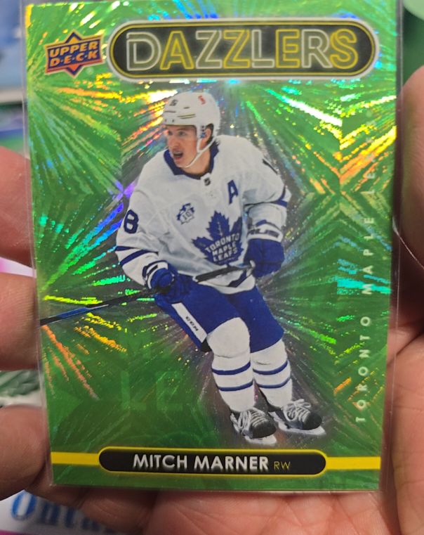 2021-22 Upper Deck Dazzlers Green #DZ-41 Mitch Marner — front