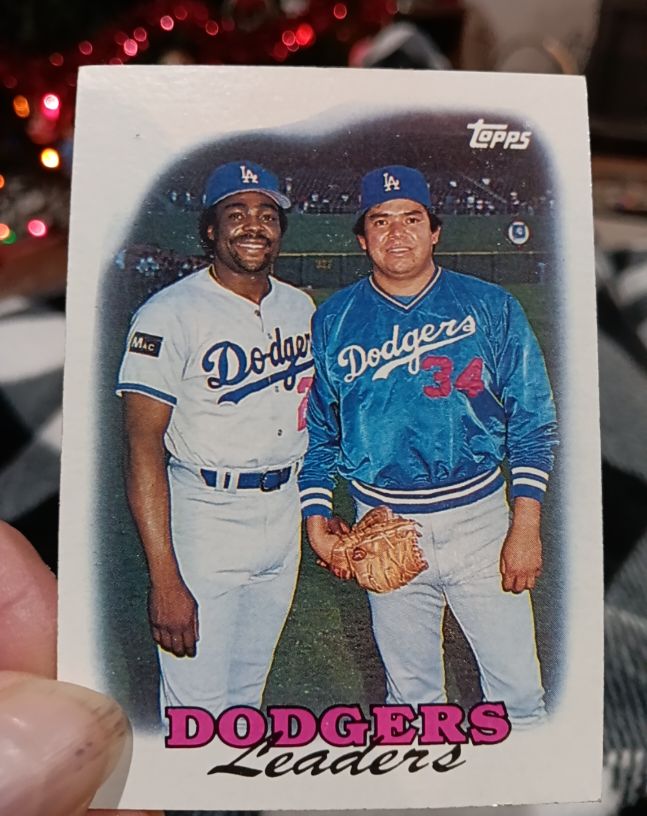1988 Topps #489 Dodgers Leaders Fernando Valenzuela & Pedro Guerrero — front
