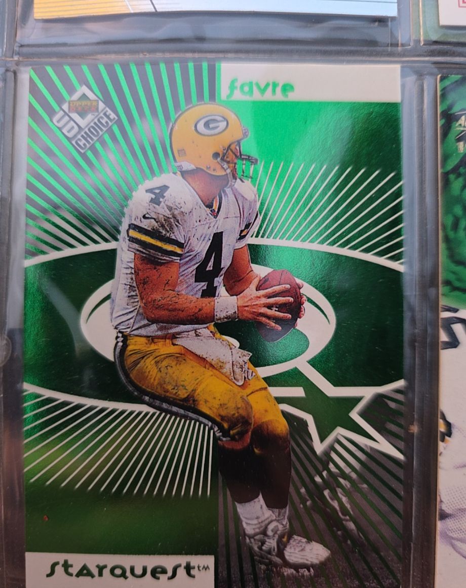 1998 UD Choice StarQuest #SR04 Brett Favre — front