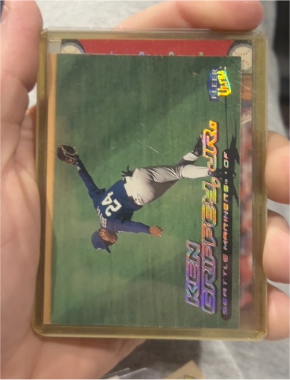 2000 Fleer Ultra #100 Ken Griffey Jr. — front