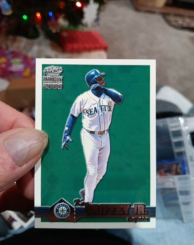 2000 Pacific Paramount #220 Ken Griffey Jr. — front