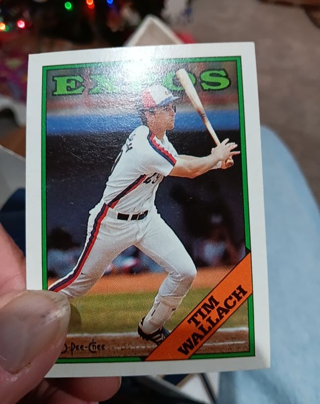 1988 Topps #560 Tim Wallach — front