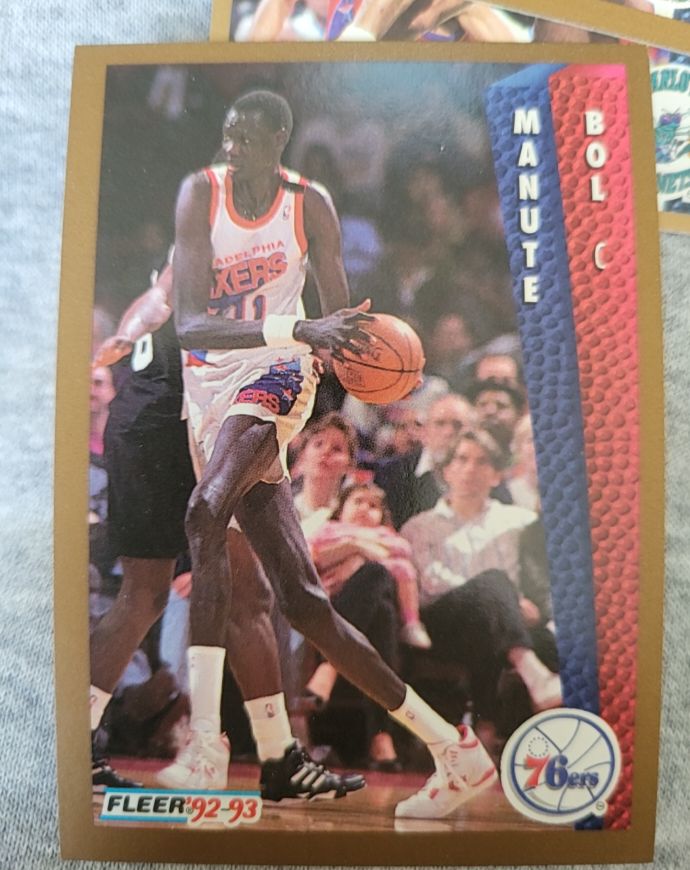 1992-93 Fleer #167 Manute Bol — front