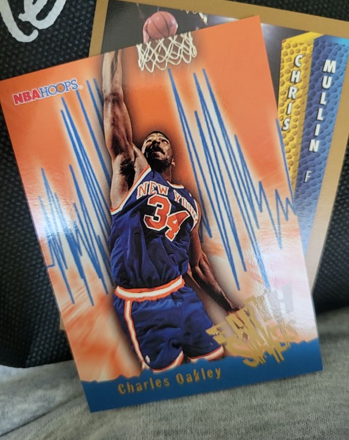1995-96 NBA Hoops Earth Shakers #365 Charles Oakley — front