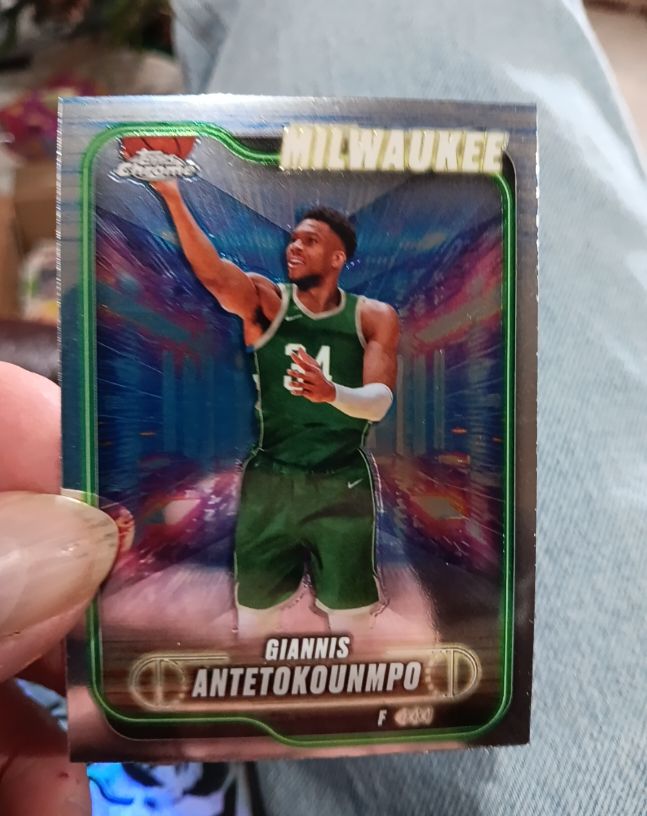 2024-25 Topps Chrome #41 Giannis Antetokounmpo — front