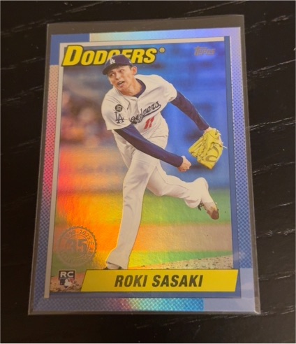 2025 Topps Update #U90-11 Roki Sasaki 1990 Topps 35th Anniversary Rainbow Foil Rookie Card — front