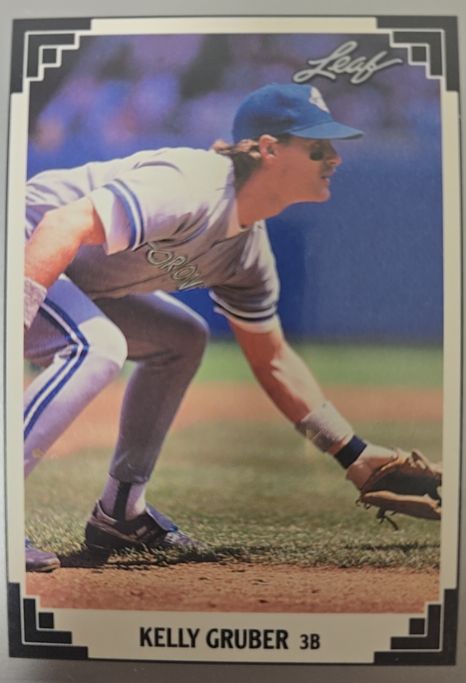 1991 Leaf #9 Kelly Gruber — front