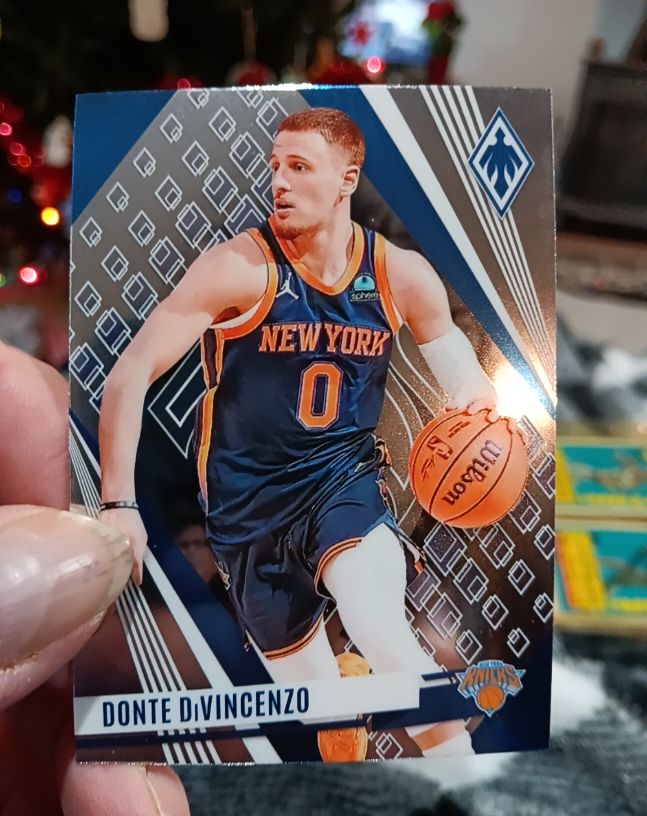 2023-24 Panini Phoenix #250 Donte DiVincenzo — front