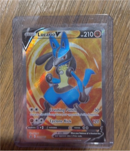 2022 Pokémon SWSH213 Lucario V — front
