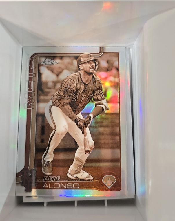 2025 Topps Chrome #136 Pete Alonso — front