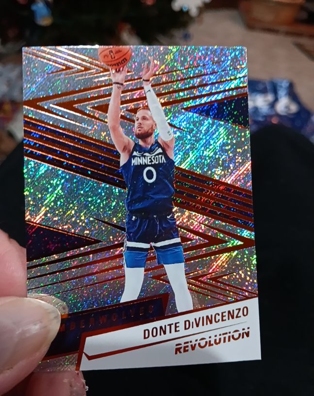 2024-25 Panini Revolution #59 Donte DiVincenzo — front